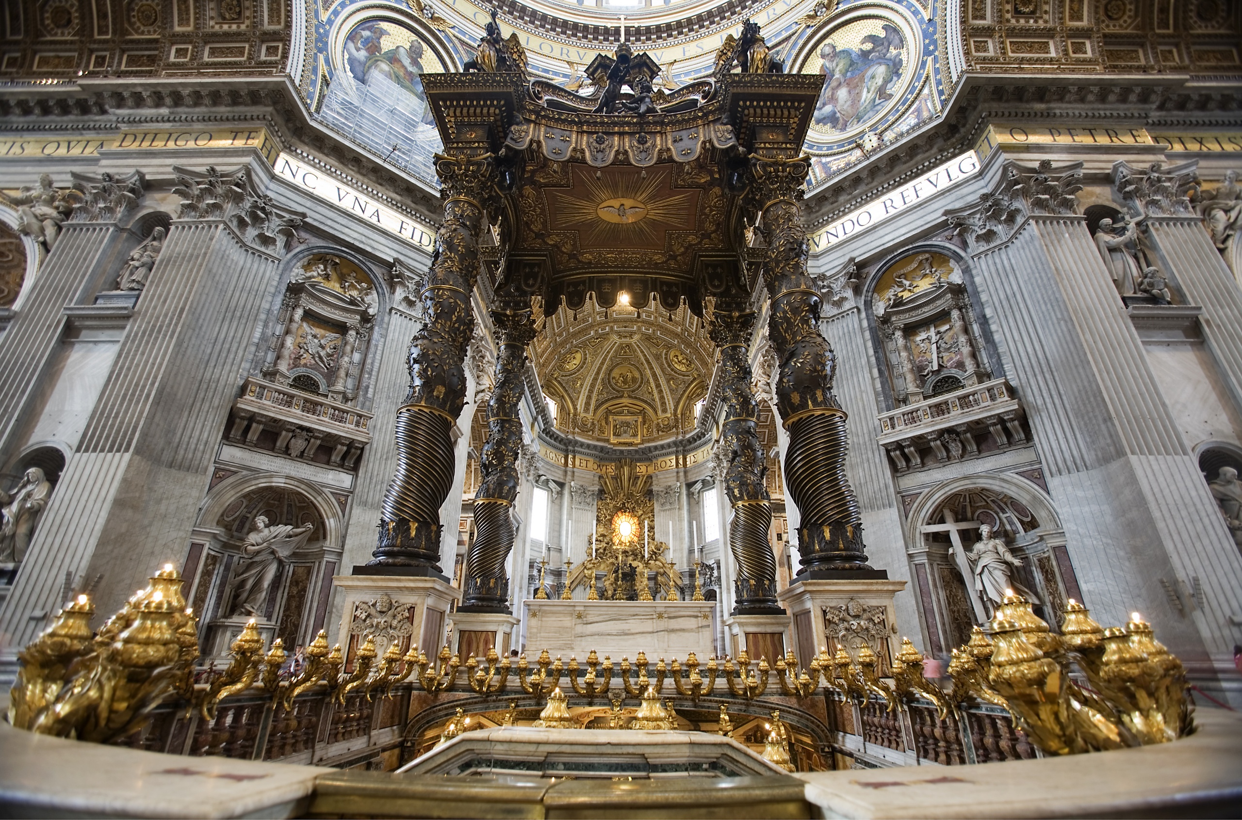 Basilica di San Pietro - altare
